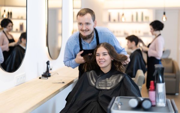 Kapsels voor een rond gezicht: de beste stijlen voor jouw klant